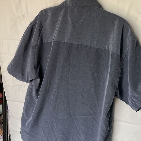 DKNY men’s blue short sleeve button down shirt size Medium - Picture 4 of 9